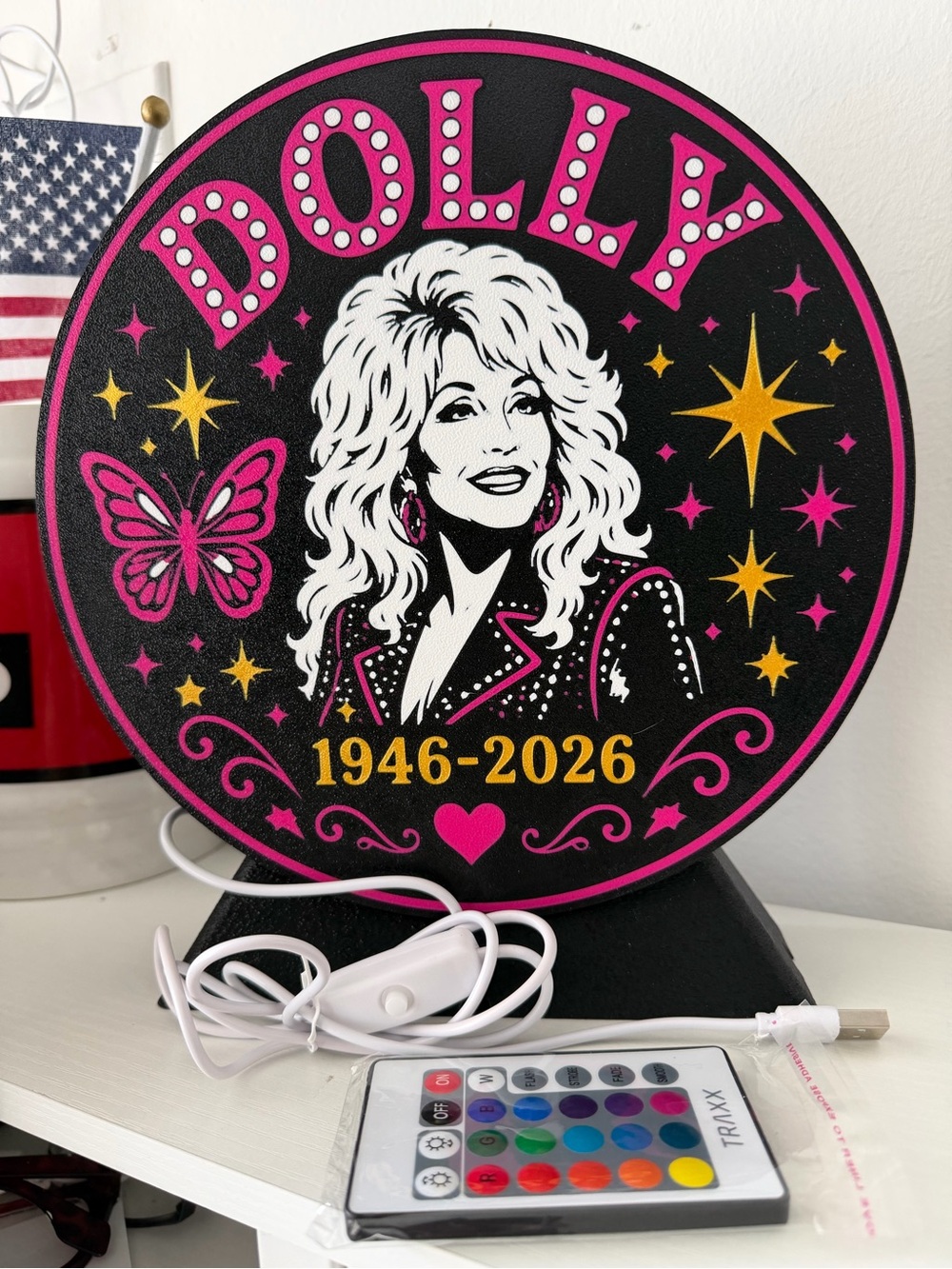 Pink and Gold Round Wall Plaque - Dolly Tribute